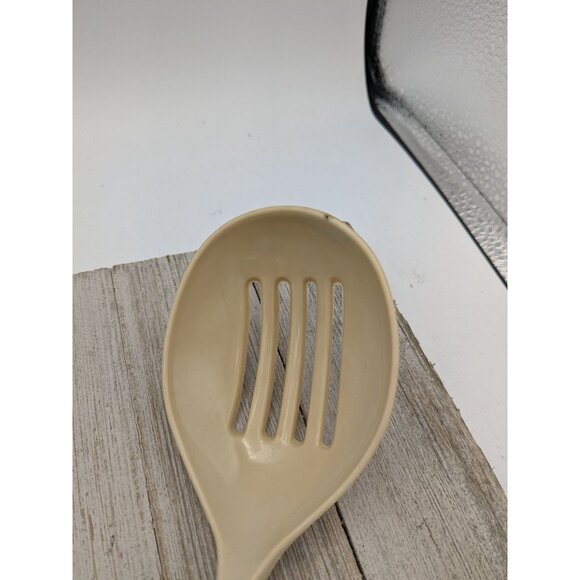 Vintage Unbranded Beige Slotted Nylon Plastic Serving Spoon USA 11 3/4" - Picture 2 of 9
